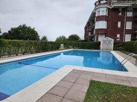 C03A02 Apartamento con piscina y garaje，位于Cicero的酒店