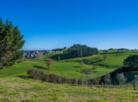 Cosy Farm Cottage in Pukekohe close to town centre，位于普基科希的酒店