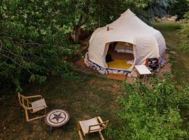 South Devon Luna Bell Tent，位于牛顿阿伯特的酒店