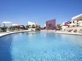 蓝光磨莫迪克阿梅尔酒店，位于莫迪卡海滨莫迪卡码头附近的酒店