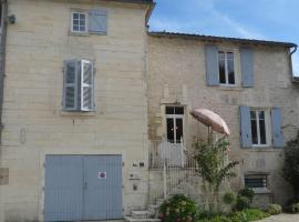 La Maison de Riviere，位于Bourg-Charente干邑高尔夫球场附近的酒店