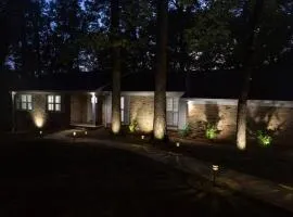 Alabama University Events, 5 bdrm Home with Lake Access, Community Pool, Tennis, Pavilion, sleeps 14, 5 mil to Bryant-Denny Stadium