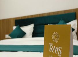 Hotel Raas Inn, New Hotel，位于乌代浦达博克机场 - UDR附近的酒店