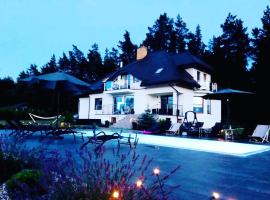 Saskia Dwór & Spa Willa z basenem，位于Podmacharce的酒店