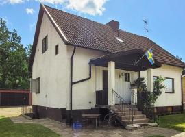 Awesome Apartment In Fårbo With Wifi