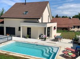 Superbe villa avec piscine proche de belfort，位于Meroux的度假屋