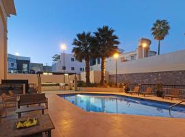Hampton by Hilton Chihuahua，位于奇瓦瓦罗伯托·菲耶罗·比利亚洛沃斯将军国际机场 - CUU附近的酒店
