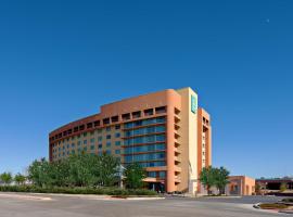 Embassy Suites by Hilton Albuquerque，位于阿尔伯克基阿尔伯克基机场 - ABQ附近的酒店