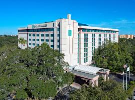 Embassy Suites by Hilton Tampa USF Near Busch Gardens，位于坦帕南佛罗里达大学附近的酒店