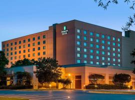 Embassy Suites by Hilton Raleigh Durham Research Triangle，位于卡瑞达勒姆国际机场 - RDU附近的酒店