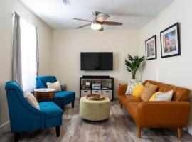 Madrona's Cottage B- Fully fenced and pet friendly