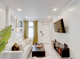 Elegant Urban Retreat - Walk To Patterson Park，位于巴尔的摩的酒店