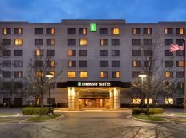 Embassy Suites by Hilton Chicago North Shore Deerfield，位于迪尔菲尔德的酒店