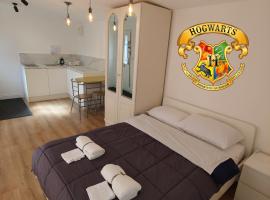 Self Contained, Garden Studio walking distance to Harry Potter Studio，位于利夫斯登格林的酒店