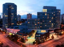 温哥华铁道镇希尔顿酒店，位于伯纳比British Columbia Institute of Technology附近的酒店