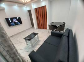 Beau T2 Nouvelle Route bastos Yaoundé，位于雅温得的酒店