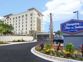 Hampton Inn & Suites Charleston Airport，位于查尔斯顿Orange Grove Plaza Shopping Center附近的酒店