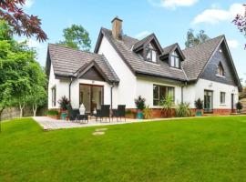 Large Detached Villa，位于阿沃卡的酒店