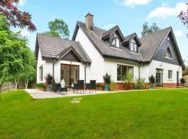 Large Detached Villa