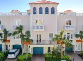 Clearwater Penthouse 5 min Beach walk Heated Pool