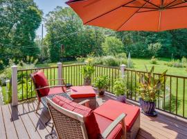 Pet-Friendly Staatsburg Studio - Near State Park，位于Staatsburg的酒店