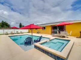 Breezy Palm Bay Home Outdoor Pool, Near Beaches!
