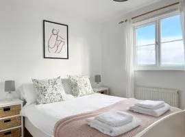 Spacious Home Sleeps 6 Short Walk to Port Isaac Village & Stunning Views