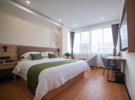 格林豪泰苏州张家港市保税区中央广场智选酒店，位于张家港的酒店
