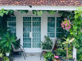 British Granny's Cottage in Penang Island，位于日落洞的酒店