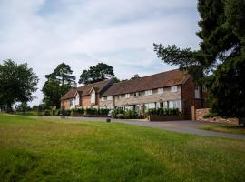 Greentrees Cottages，位于海华德希思的酒店