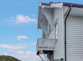 3 Bedroom Lovely Home In Stolmen，位于Stokken的酒店