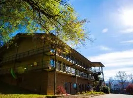 Hillside Lodge
