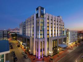 The Higgins Hotel New Orleans, Curio Collection by Hilton，位于新奥尔良Arts- Warehouse District的酒店