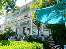 Southernmost Point Guest House & Garden Bar，位于基韦斯特的旅馆