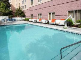 Embassy Suites by Hilton Destin Miramar Beach，位于德斯坦的酒店