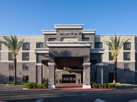 Hampton Inn Los Angeles Orange County Cypress，位于赛普里斯冒险之城附近的酒店