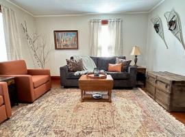 3 beds in Gorham direct trail access，位于戈勒姆的酒店