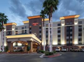 Hampton Inn Tropicana，位于拉斯维加斯T-Mobile竞技场附近的酒店