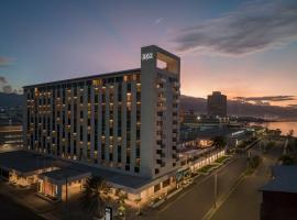 ROK Hotel Kingston Tapestry Collection By Hilton，位于Tinson Pen Airport - KTP附近的酒店