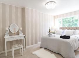 Gorgeous 3 bed House In Bletchley Milton Keynes，位于布莱奇利布莱切利公园附近的酒店