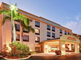 博因顿海滩希尔顿恒庭旅馆&套房酒店，位于波因顿海滩Boca Rio Golf Club附近的酒店