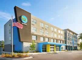 Tru By Hilton Charleston Airport, Sc，位于查尔斯顿北查尔斯顿体育馆表演艺术中心附近的酒店