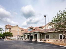 南杰克逊维尔/圣约翰斯中心希尔顿惠庭套房酒店，位于杰克逊维尔北佛罗里达大学附近的酒店