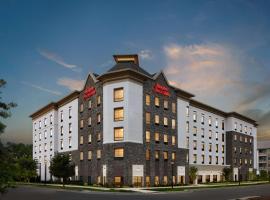 Hampton Inn & Suites Charlotte Steele Creek Road, NC，位于夏洛特的酒店