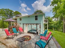 Grand Lake Cottage with Hot Tub in Eucha，位于Eucha的酒店