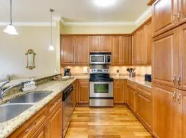 Lovely Baton Rouge Condo about 1 Mi to LSU
