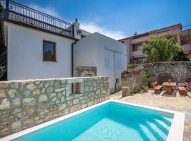 Family friendly house with a swimming pool Selce, Crikvenica - 18895，位于塞尔瑟的酒店