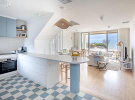 Pearl, Designer Beachfront Retreat, Semaphore Park，位于Port Adelaide的酒店