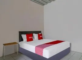 OYO 90809 Homestay Black Pink Merah Jambu Syariah