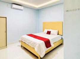 RedDoorz @ Jalan Lintas Pematangsiantar，位于Sinaksak的酒店